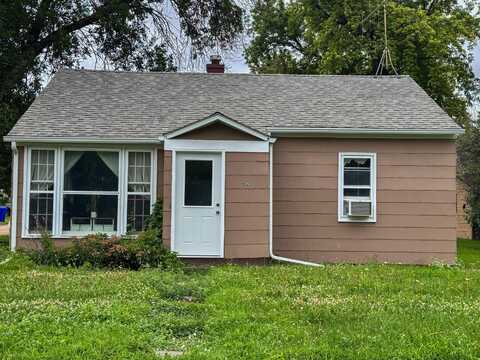 208 3rd St SE, De Smet, SD 57231