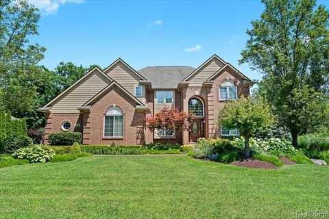 610 W Oxhill Drive, White Lake, MI 48386