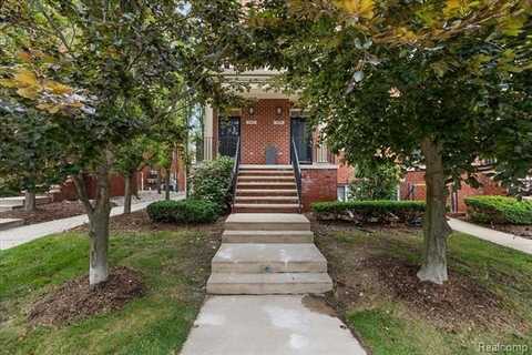 3103 Camden Drive, Troy, MI 48084