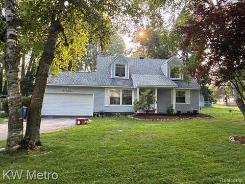 3811 Maiden Street, Waterford, MI 48329