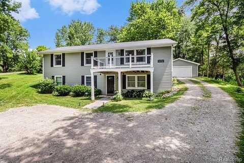4445 Angels Pass, Pinckney, MI 48169