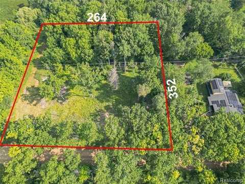 7230 Walnut Lake Road Road, West Bloomfield, MI 48323