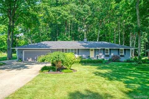 13465 Lakebrook Drive, Fenton, MI 48430
