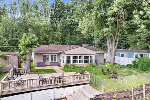 1890 Darwin Road, Pinckney, MI 48169