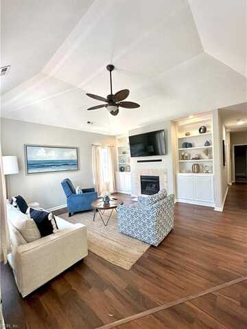 400 Coastal Walk Place, Virginia Beach, VA 23451