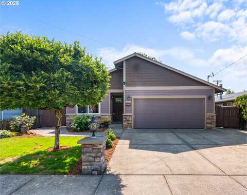 229 N 6th ST, Carlton, OR 97111