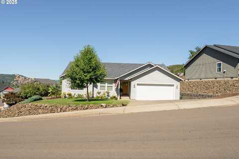 628 NE CUMMINS ST, Roseburg, OR 97470