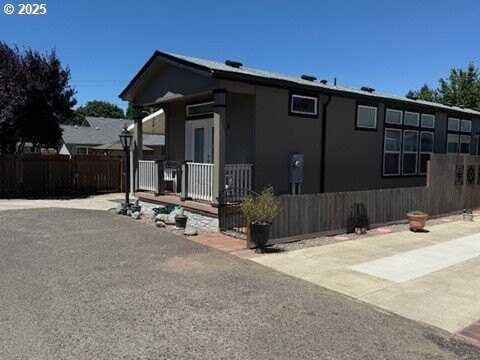 1200 SHERATON DR, Eugene, OR 97401