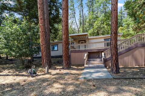 8359 E EVANS CREEK RD, Rogue River, OR 97537