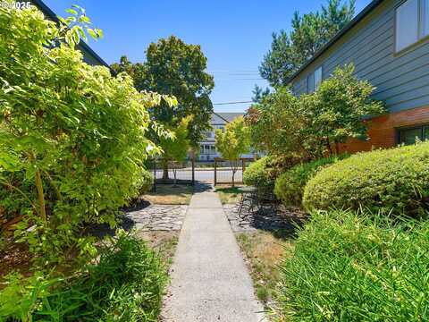 3911 NE KILLINGSWORTH ST, Portland, OR 97211