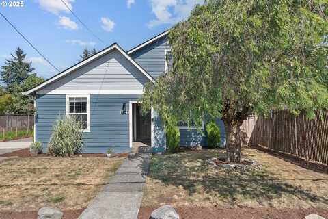 1127 LINN AVE, Oregon City, OR 97045