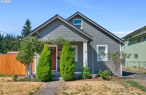 936 S WATER ST, Silverton, OR 97381