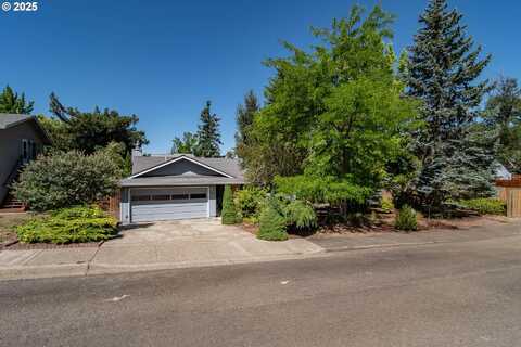 215 NE 9TH ST, Oakland, OR 97462