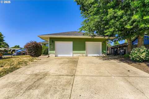 1257 SW Tall Oaks DR, McMinnville, OR 97128