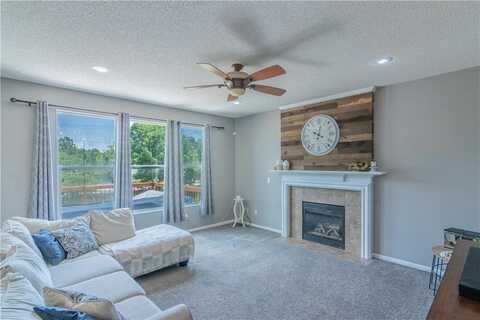 7911 N POPLAR Court, Kansas City, MO 64119