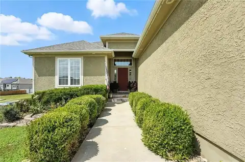 2211 NW Hedgewood Drive, Grain Valley, MO 64029