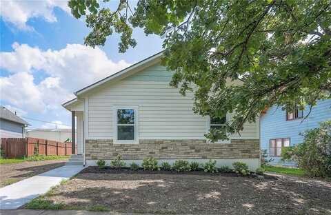 105 W Shawnee Street, Paola, KS 66071