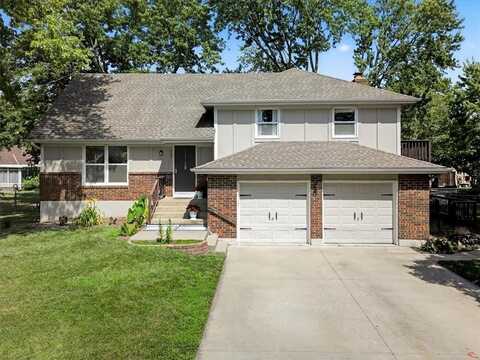 509 SE Bayberry Lane, Lees Summit, MO 64063