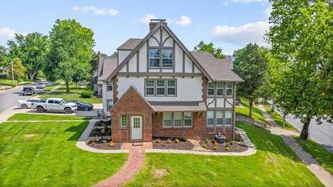 1120 & 1124 Ward Parkway, Kansas City, MO 64112