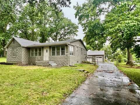 900 S Trail Ridge Drive, Independence, MO 64050