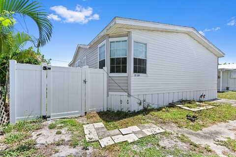 8169 SE Eagle Avenue, Hobe Sound, FL 33455