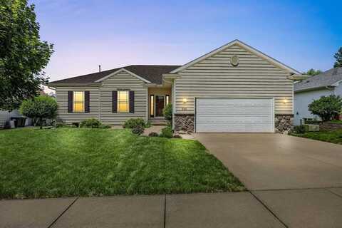 960 Hampshire Dr, Marion, IA 52302
