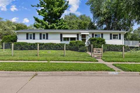 2124 Palmer Circle, IowaCity, IA 52240