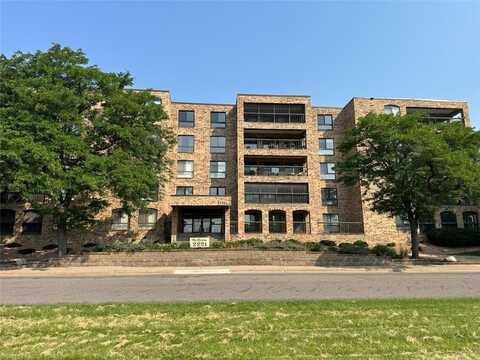 2221 Youngman Avenue, Saint Paul, MN 55116