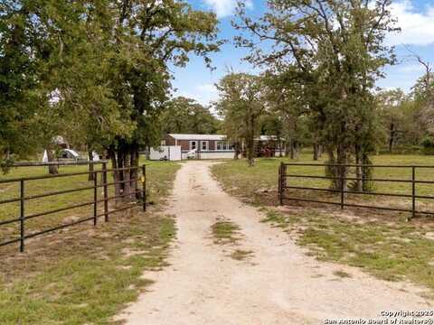 181 Oak Valley, La Vernia, TX 78121