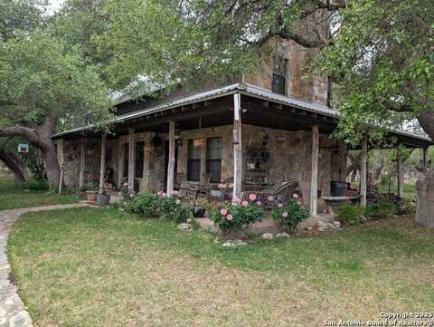 250 Paradigm Ranch Rd, Mountain Home, TX 78058