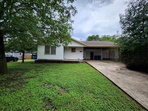 913 Prescott St, Kerrville, TX 78028