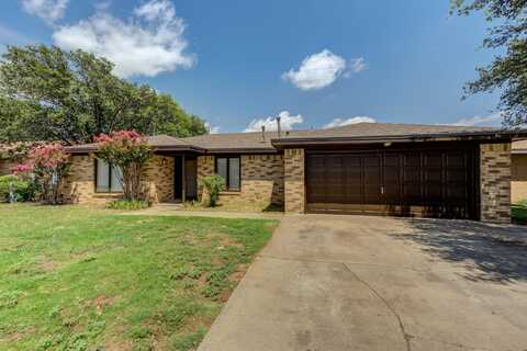 8409 Elkridge Avenue, Lubbock, TX 79423