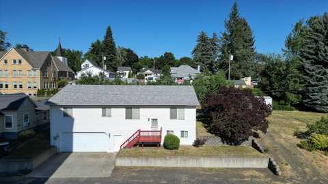 320 S Ramsey St, Tekoa, WA 99033
