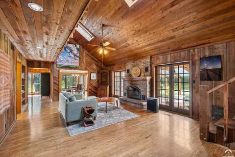 1034 E 450 Road, Lawrence, KS 66047