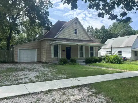 619 E 8th St, Newton, KS 67114