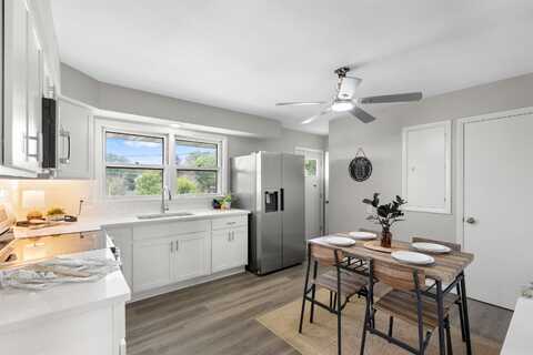 111 Ridge Drive, Mount Horeb, WI 53572