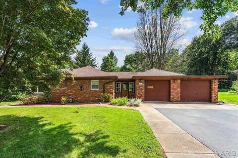 22 Kingsbury Drive, Swansea, IL 62226