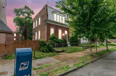 6825 Virginia Avenue, Saint Louis, MO 63111