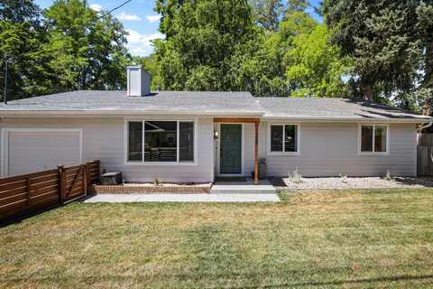 1058 SE Clarey Avenue, Grants Pass, OR 97526