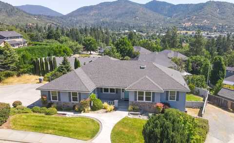 923 NW Valley View Drive, Grants Pass, OR 97526