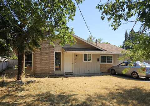 929 SW H Street, Grants Pass, OR 97526