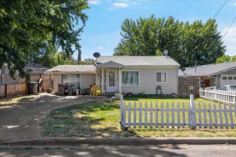 2080 College Way, Medford, OR 97504