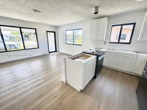 2919 Acapulco Dr, Miramar, FL 33023