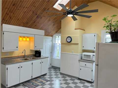 13 Newport Avenue, Newport, RI 02840