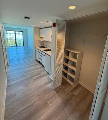 5739 SW 72nd St, South Miami, FL 33143