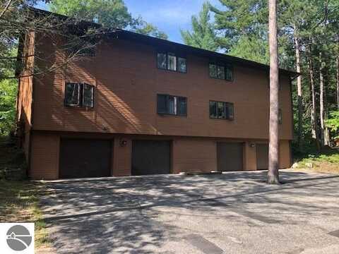 3814 Maid Marian Lane, Traverse City, MI 49686