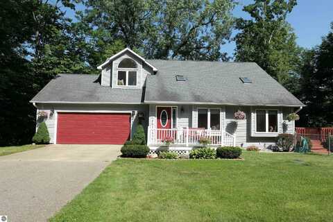 8413 E Chippewa Trail, Mount Pleasant, MI 48858