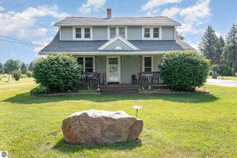 8104 N Grafton Road, Alma, MI 48801