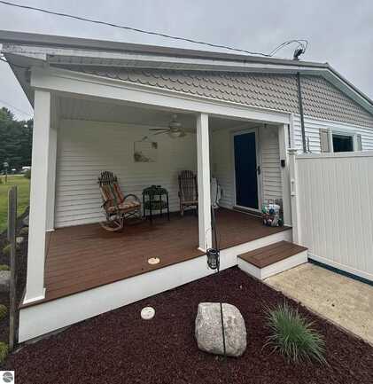 2613 S Whitney Beach, Beaverton, MI 48612