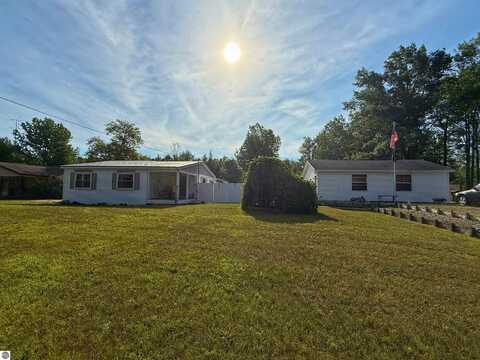 2613 S Whitney Beach, Beaverton, MI 48612